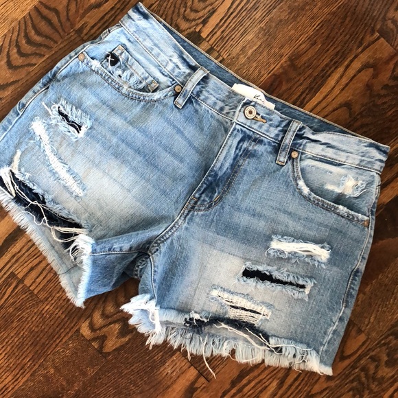 KanCan Distressed Fringe Denim Shorts - Picture 3 of 11